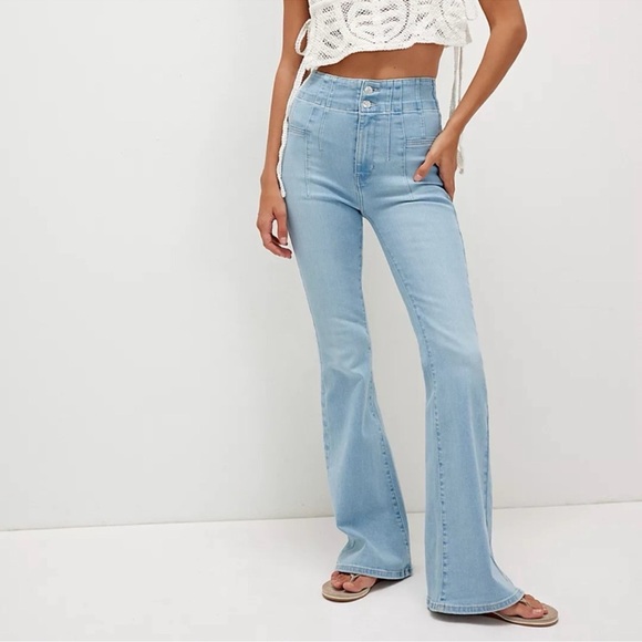 New Free People Jayde Flare Jeans High Rise in Washed Out Light Denim Blue 25 - Picture 1 of 13
